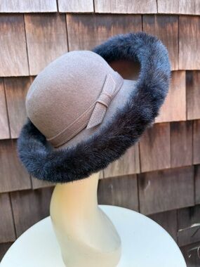Vintage bold brim brown hat black faux fur trim Sz 7 medium Mr John Classic.